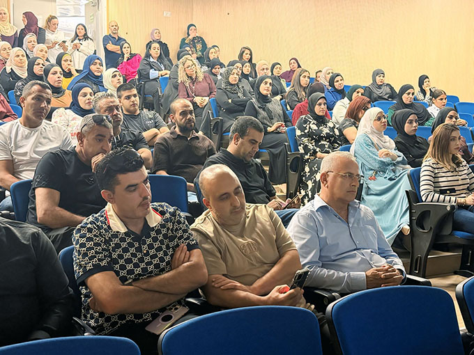 اجتماع أولياء أمور الطلبة في اعدادية دار التربية والعلوم في جلجولية